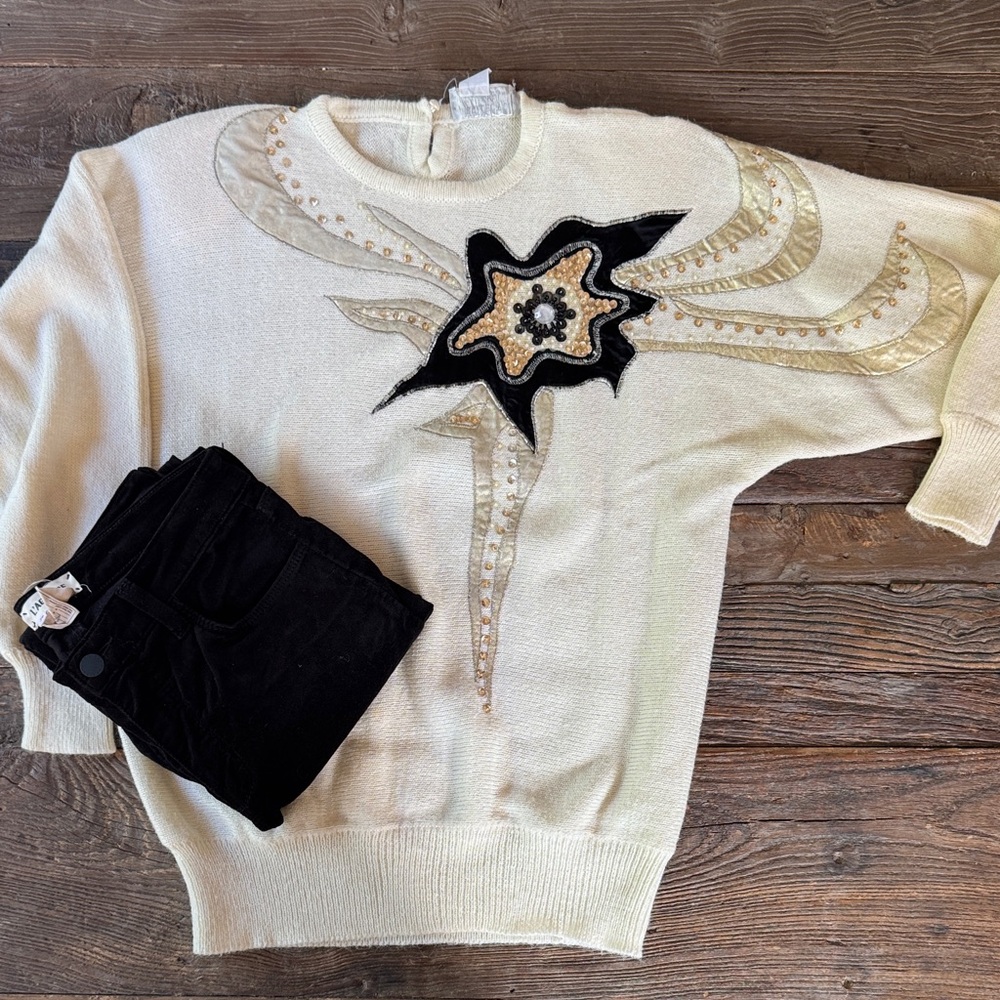 Vintage 90’s Regency Collection appliqué beaded ivory acrylic sweater size‎ M/L